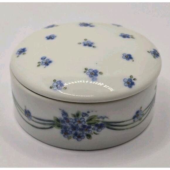 German Forget-me-Nots Blue and White Porcelain Trinket Box - Picture 3 of 12